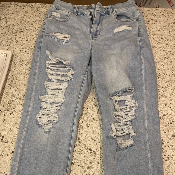 American Eagle Distressed Curvy Skinny Jegging - Picture 6 of 7